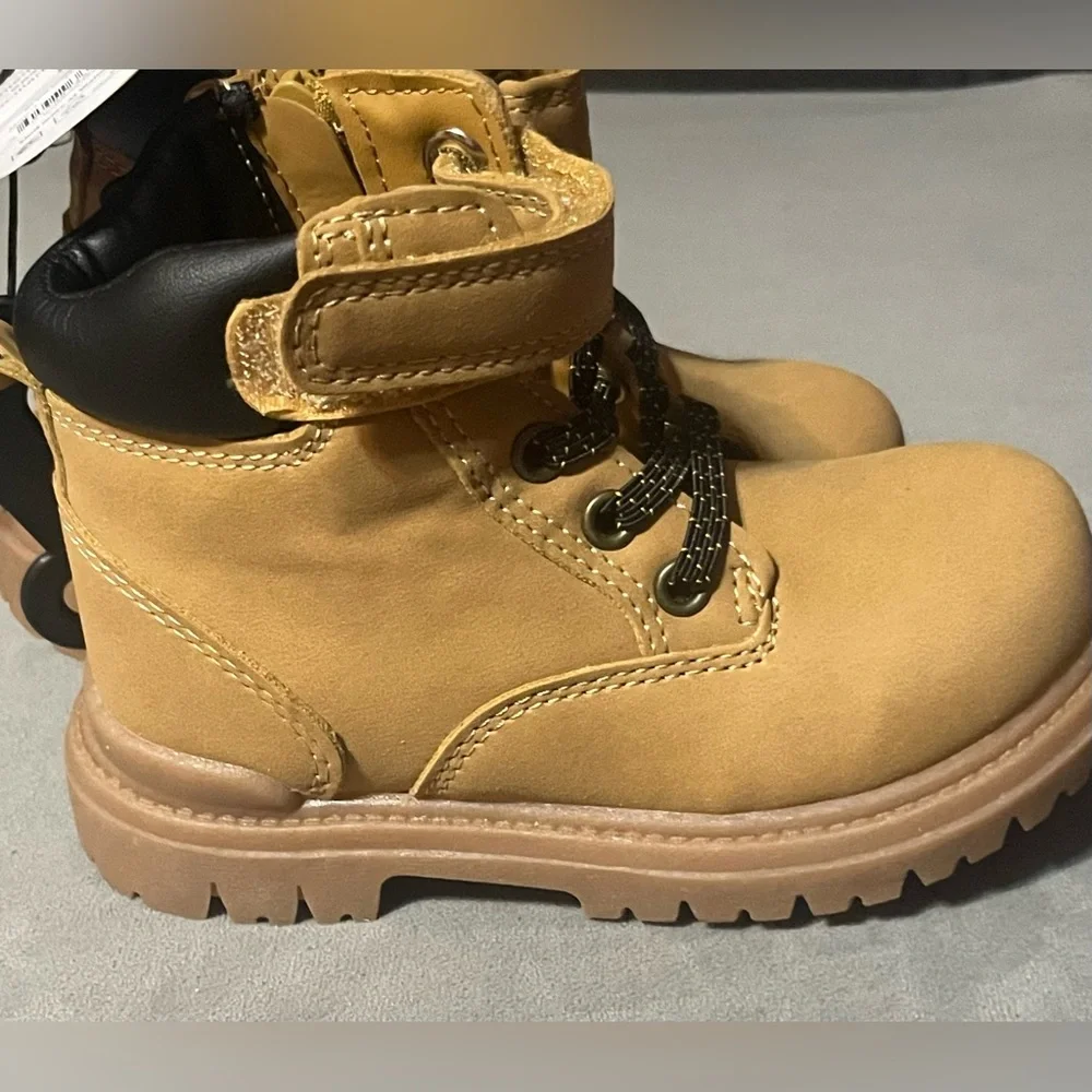 NWT Wonder Nation Tucker Toddler Boys Wheat Hiking Boots Size 8 Memory Foam